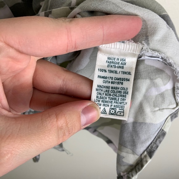 Cloth & Stone Button Down Camo Top - Picture 4 of 6